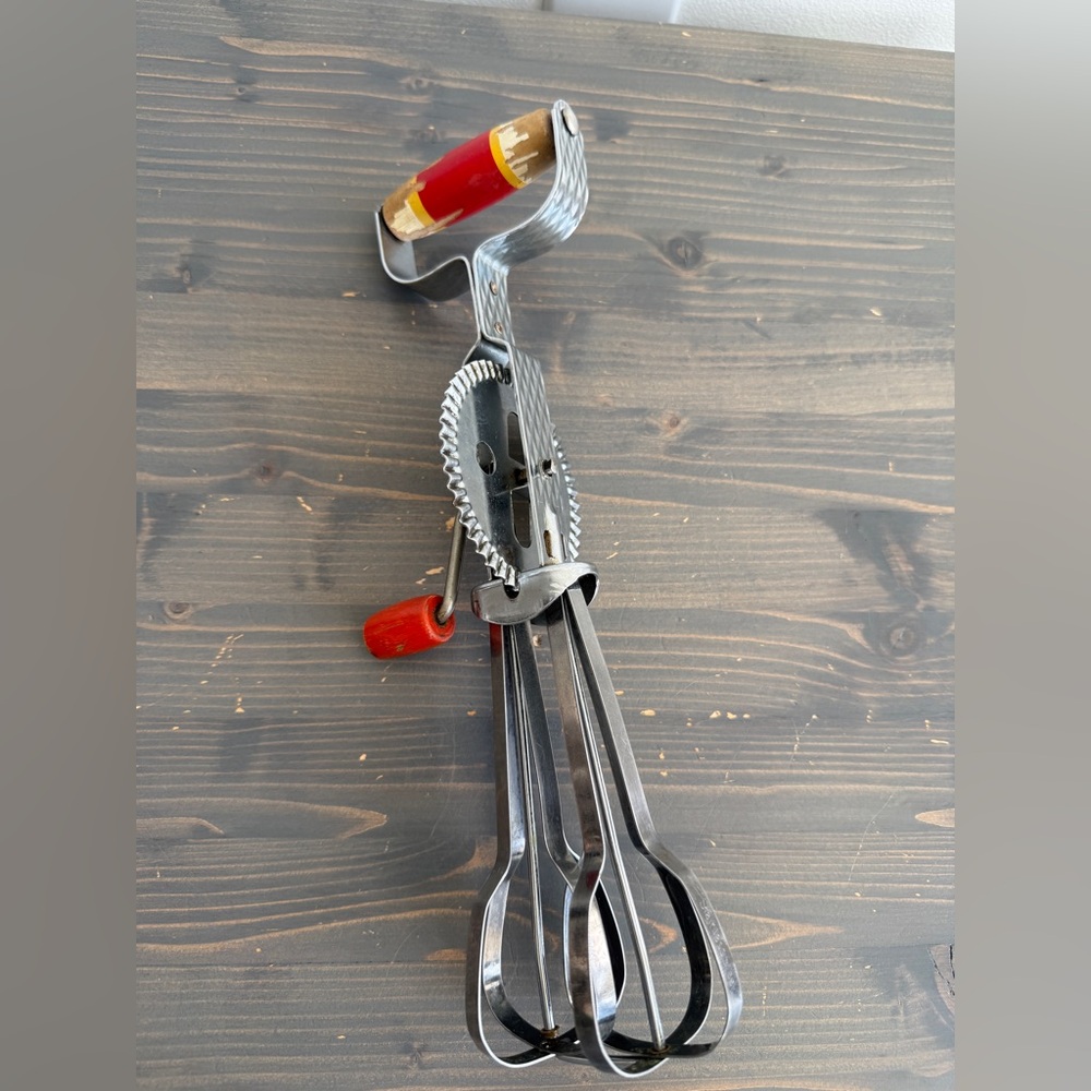 Vintage hand crank beater